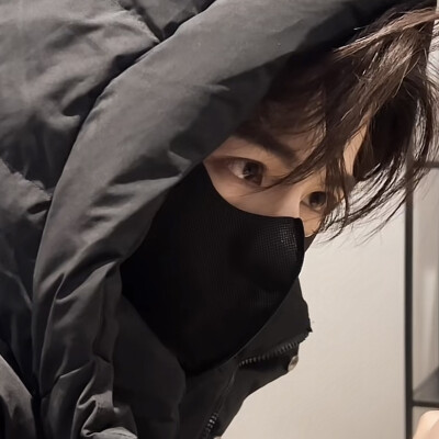 黑色