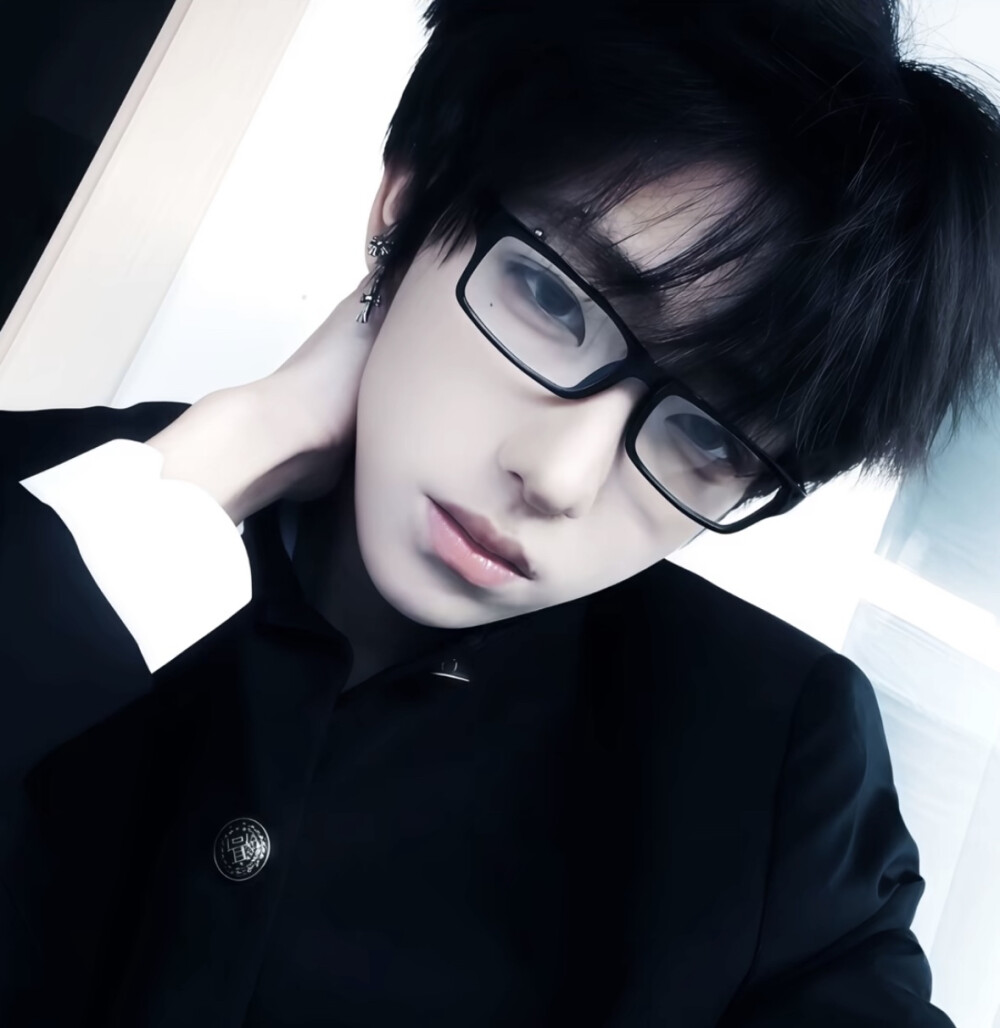 权威男头 拿图点赞关注