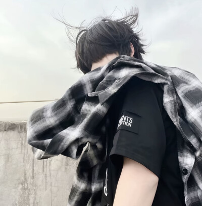 权威男头 拿图点赞关注