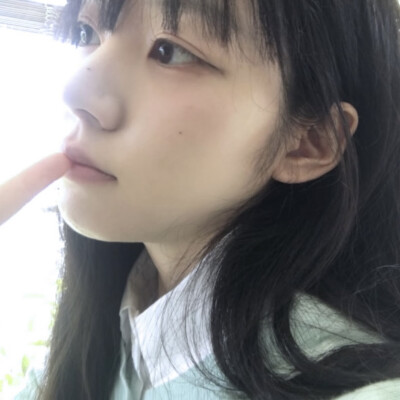 我想要轻轻的亲亲