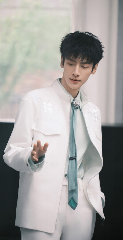 罗云熙