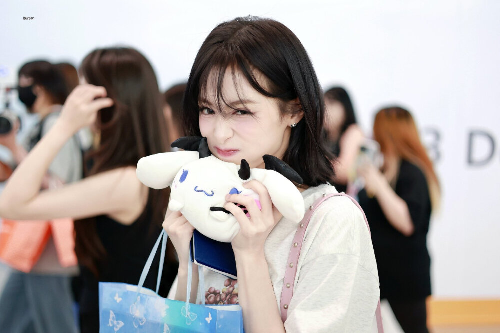 郑雅娴
©️logo