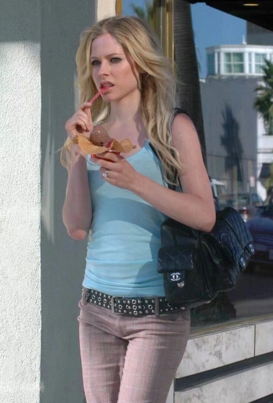 艾薇儿特别漂亮的两组街拍 ​​​