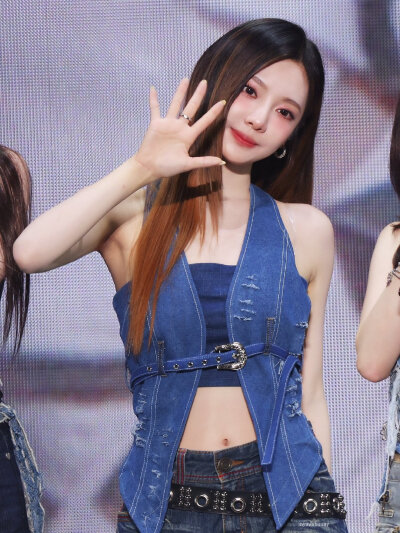 宁艺卓
©️hiroshi787kggs/©️myminbunny