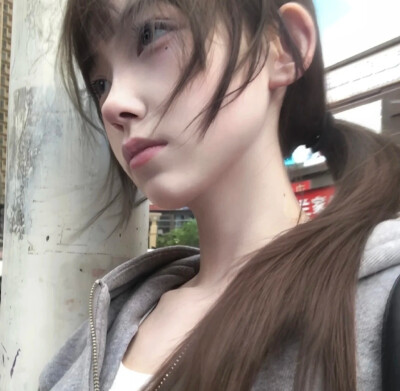 侧影女头