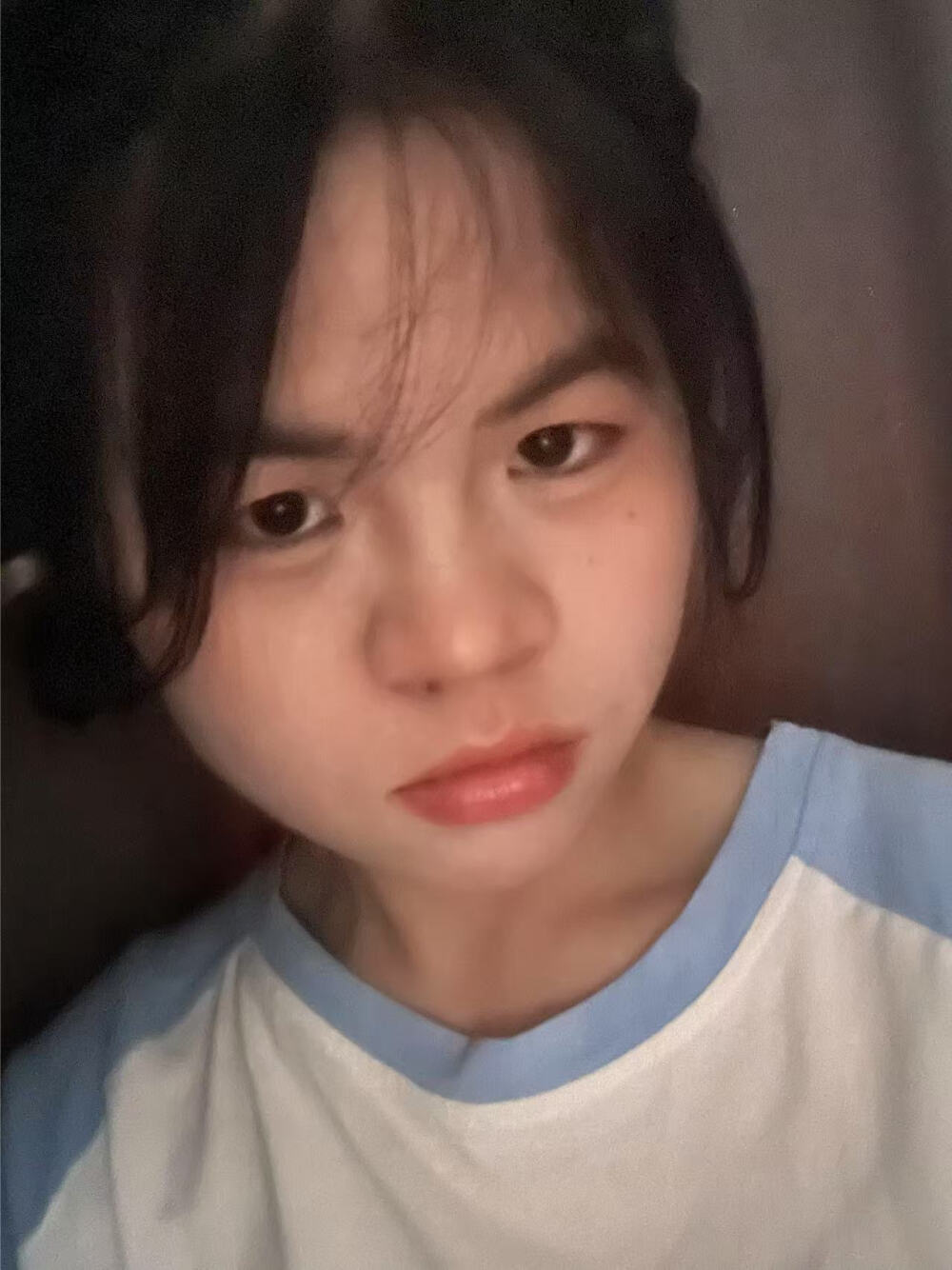 在喧嚣的世界里，做一朵安静的云，等风也等懂你的天空。