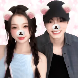 你在左边 我紧靠右˶>ᗜ<˶