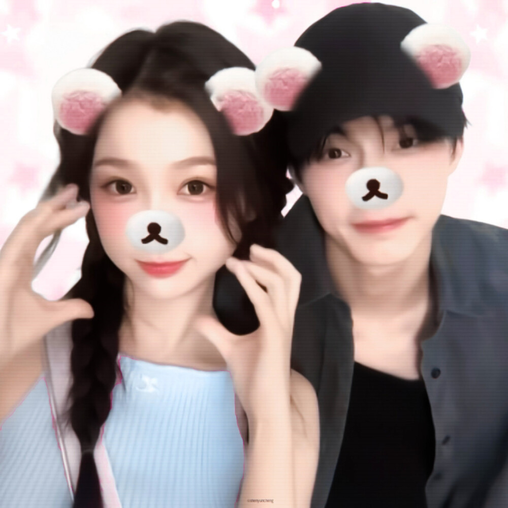 你在左边 我紧靠右˶>ᗜ<˶