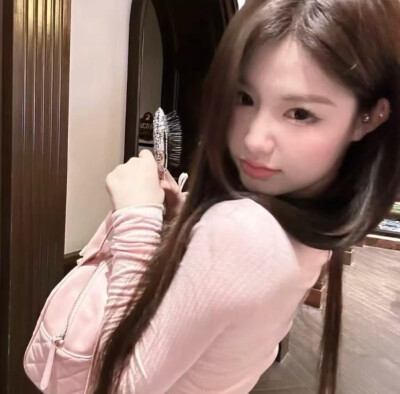 侧影女头