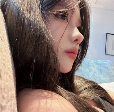 侧影女头
