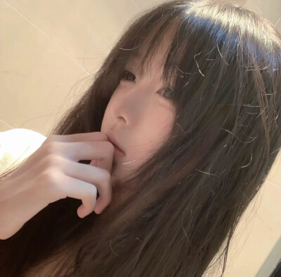 侧影女头