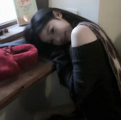 侧影女头