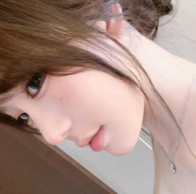 侧影女头