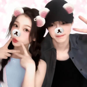 你在左边 我紧靠右˶>ᗜ<˶