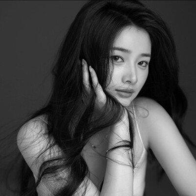 黑白女