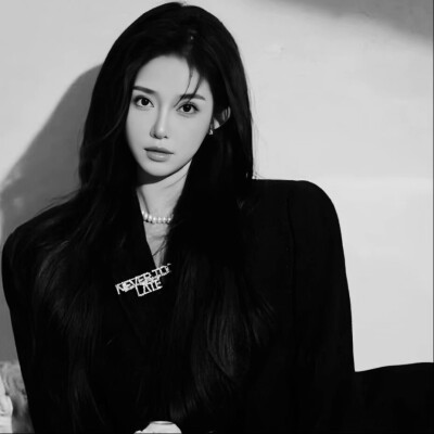 黑白女