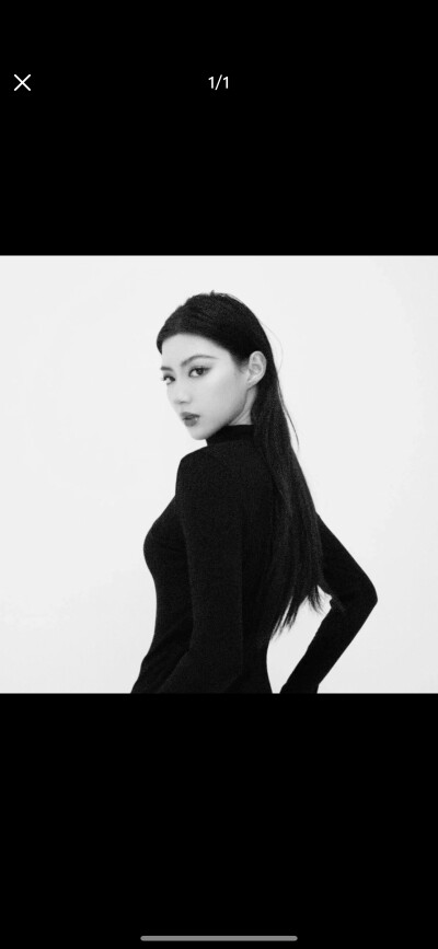 黑白女