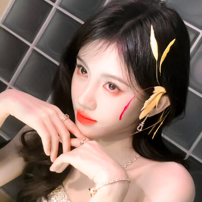 鞠婧祎