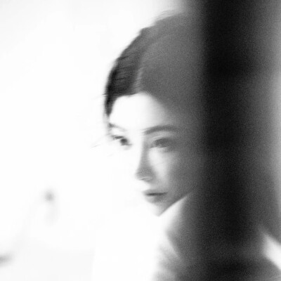黑白女