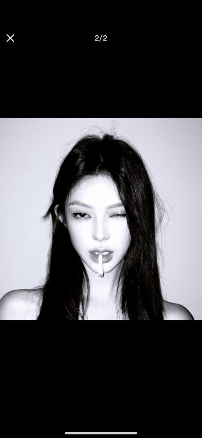 黑白女