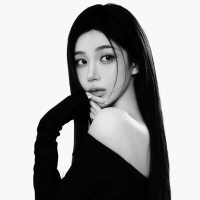 黑白女