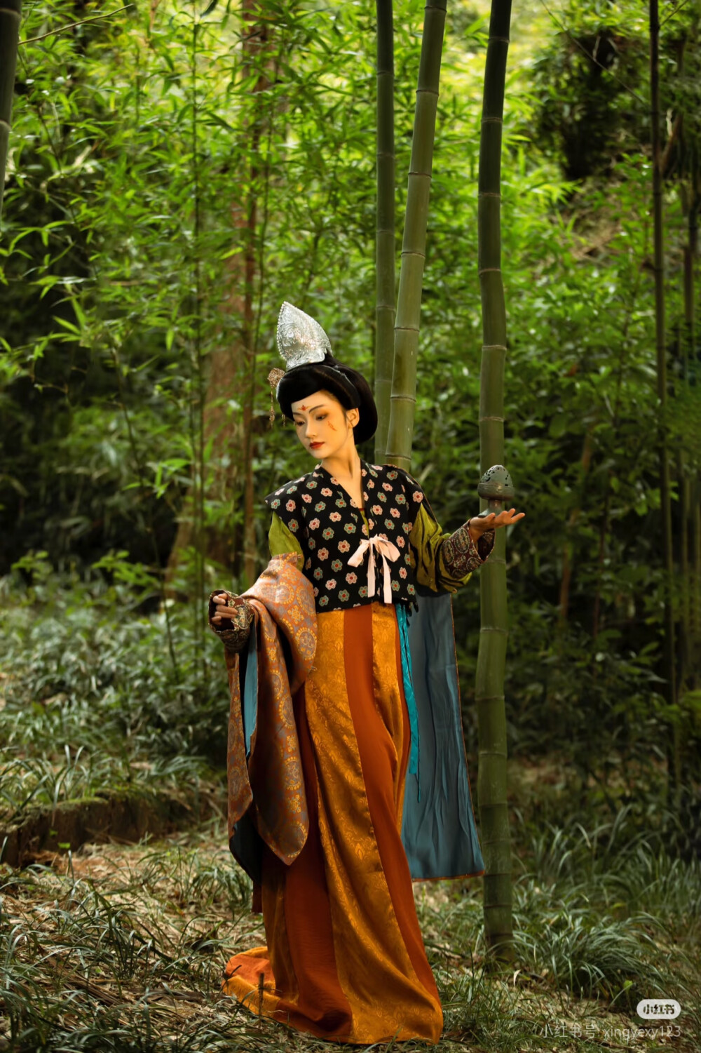 汉服，图源水印