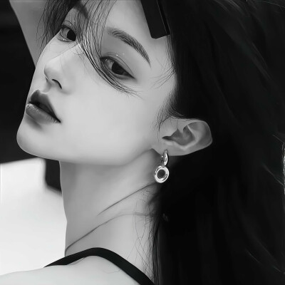 黑白女