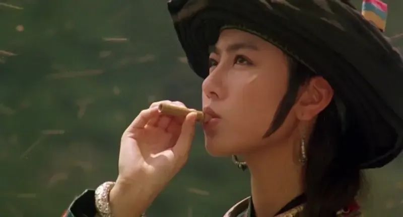 《笑傲江湖》（1990）中
袁洁莹饰演的蓝凤凰
