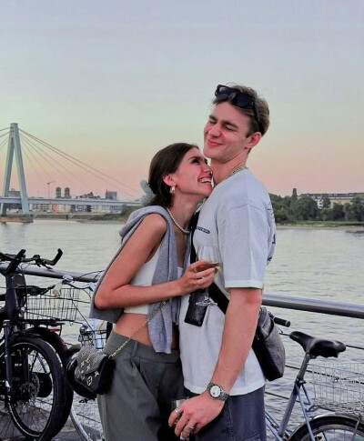 BY爱喝可乐的古娜小姐