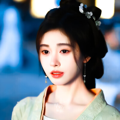 鞠婧祎