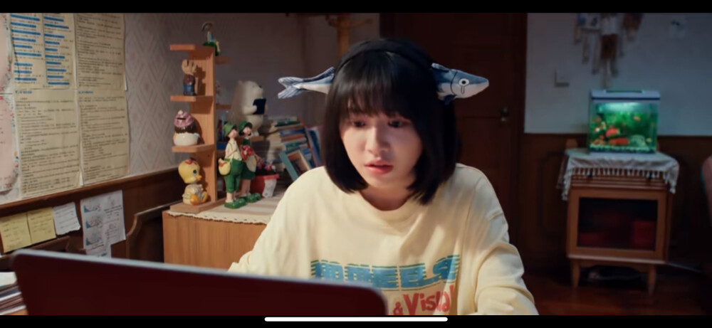 树下有片红房子