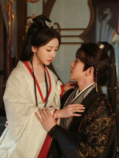 明眸 李知安 姜贞羽