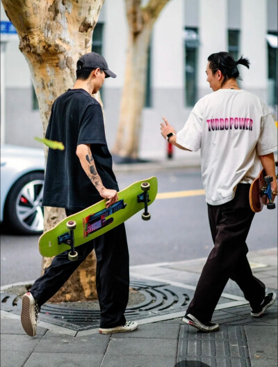 配色与板鞋