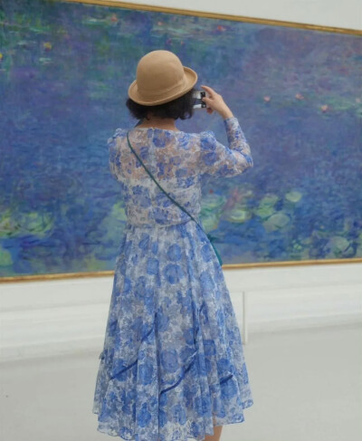 奥地利摄影师 ：Stefan Draschan（b.1979）在他的系列作品《People Matching Artworks》中耐心地等待着那些无意中与他们正在观察的艺术品最匹配的博物馆参观者，并拍下了这一有趣的巧合。