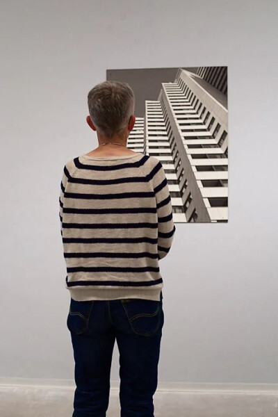 奥地利摄影师 ：Stefan Draschan（b.1979）在他的系列作品《People Matching Artworks》中耐心地等待着那些无意中与他们正在观察的艺术品最匹配的博物馆参观者，并拍下了这一有趣的巧合。