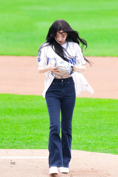 Irene
©️HeartB_beat329 禁二改