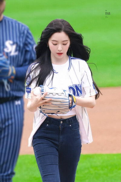 Irene
©️HeartB_beat329 禁二改