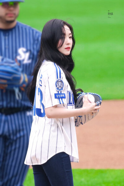 Irene
©️HeartB_beat329 禁二改