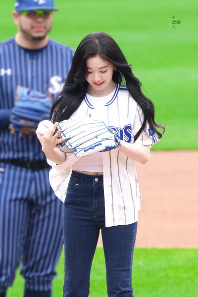 Irene
©️HeartB_beat329 禁二改