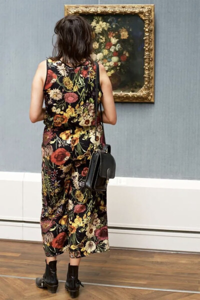 奥地利摄影师 ：Stefan Draschan（b.1979）在他的系列作品《People Matching Artworks》中耐心地等待着那些无意中与他们正在观察的艺术品最匹配的博物馆参观者，并拍下了这一有趣的巧合。