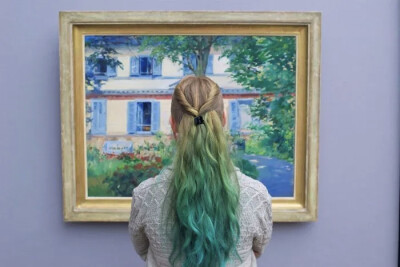 奥地利摄影师 ：Stefan Draschan（b.1979）在他的系列作品《People Matching Artworks》中耐心地等待着那些无意中与他们正在观察的艺术品最匹配的博物馆参观者，并拍下了这一有趣的巧合。