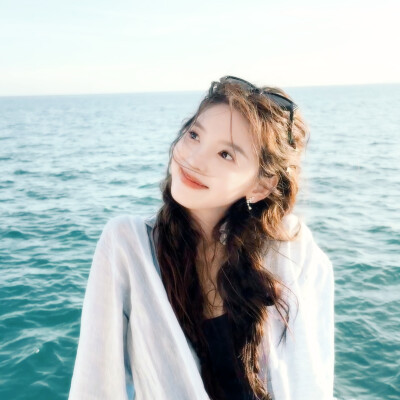 靠近我就是晴天
◎章若楠