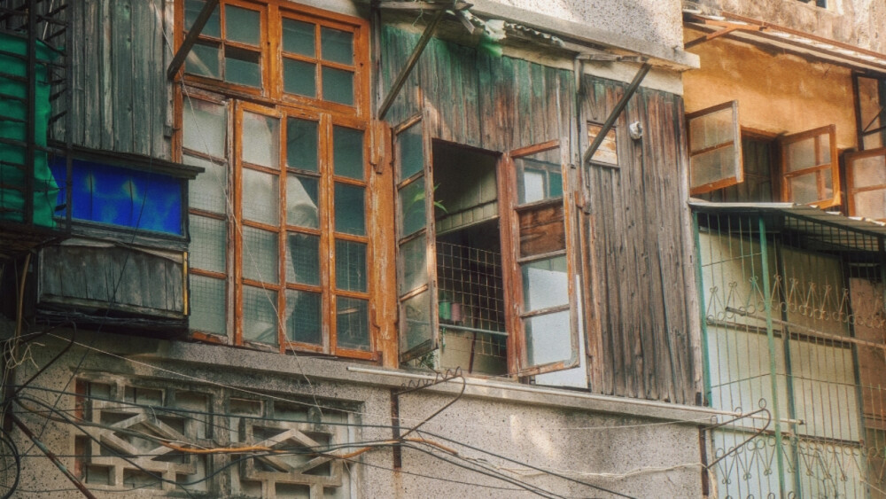 千禧年·年代·素材.橙光
禁二传，可二改
使用请标注:莫小言
礼貌拿图
侵删（原图来源网络）