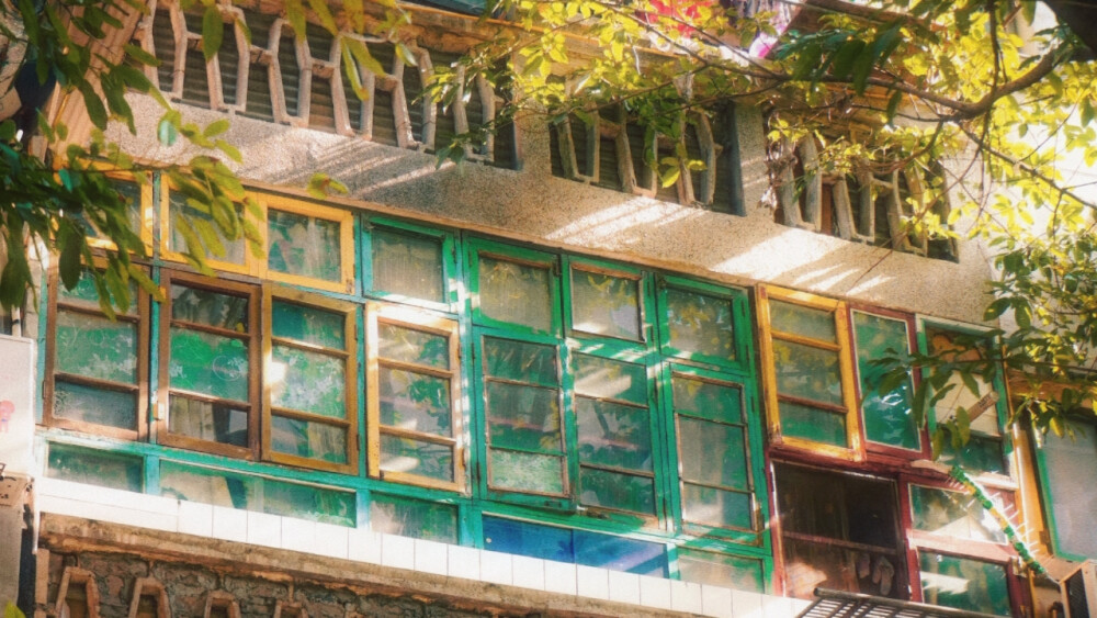 千禧年·年代·素材.橙光
禁二传，可二改
使用请标注:莫小言
礼貌拿图
侵删（原图来源网络）