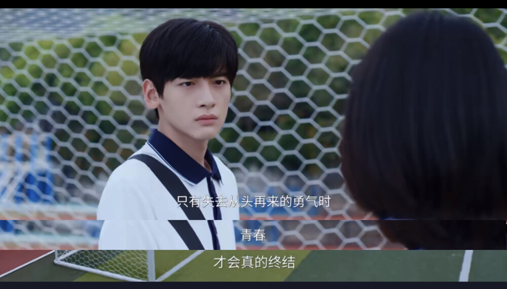 树下有片红房子