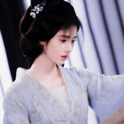 鞠婧祎