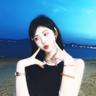 情在欲语未语时最真
◎鞠婧祎