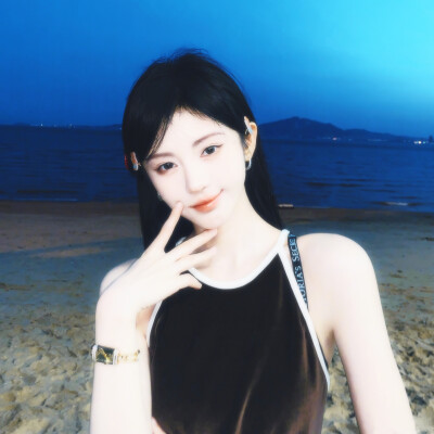 情在欲语未语时最真
◎鞠婧祎