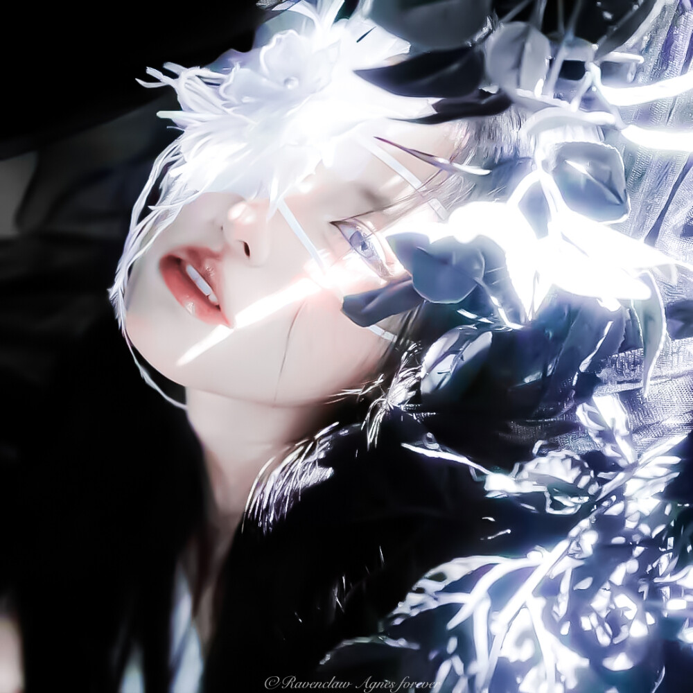 凌晨四点海棠花开未眠
-女头
cr. Tc.Yan