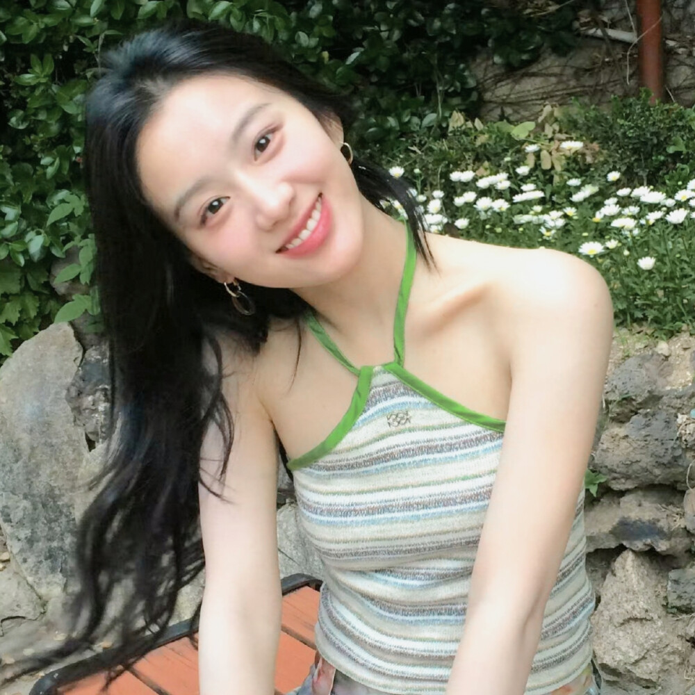  • ₊˚ 我的爱 是青苹果的心脏
在酸涩中怦然而动୨୧ ⁺₊